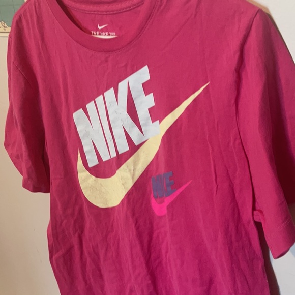 Nike shirt ! - Picture 2 of 3